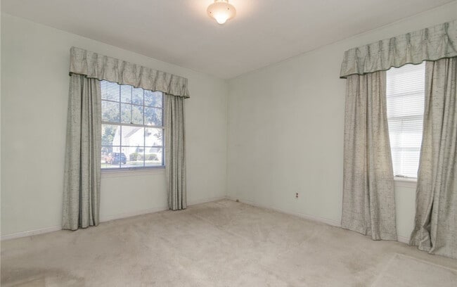 Building Photo - 418 E 274th St