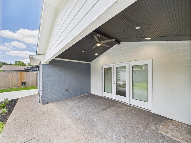 Building Photo - 5627 Cerritos Dr