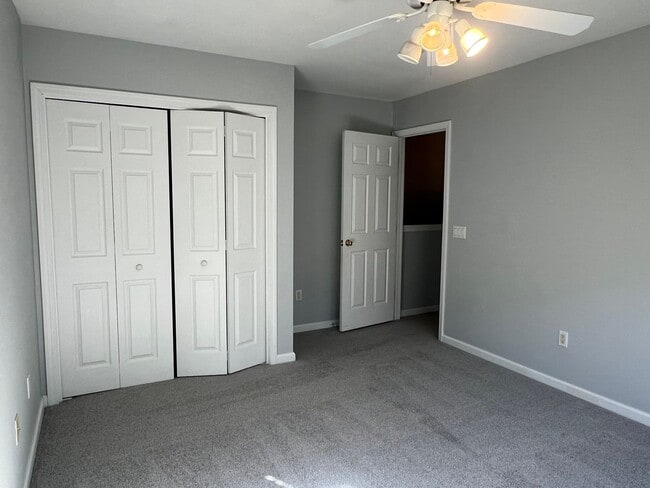 Building Photo - Three Bedroom Home in Pinecrest with Garage