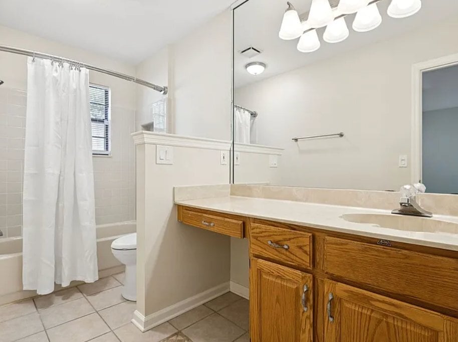 Building Photo - 231 Glenstone Cir