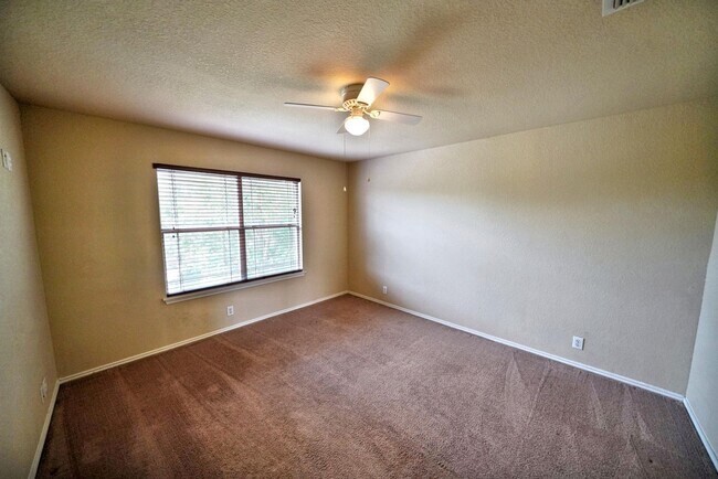 Building Photo - Gorgeous 5-Bedroom, 3.5-Bathroom Home Near...