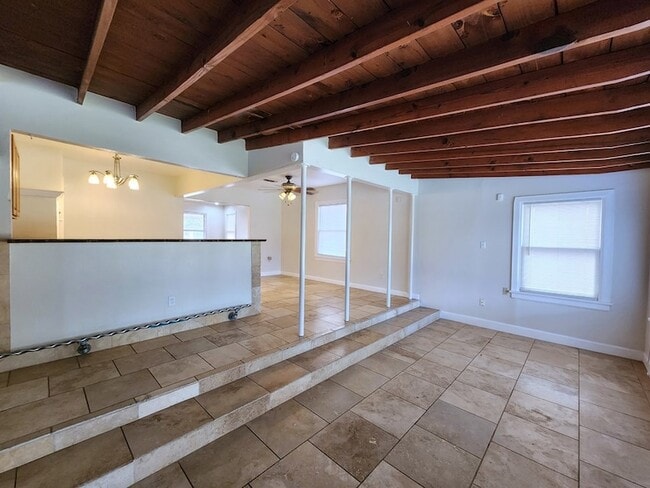 Building Photo - 504 Holmsley Ave