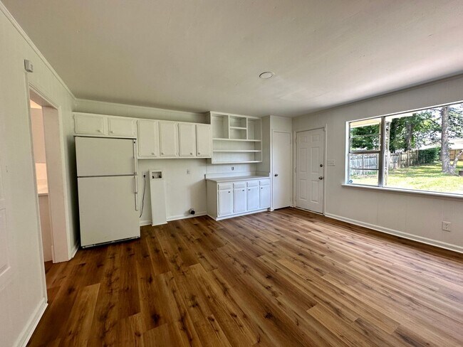 Building Photo - Classic Sylvan Park Bungalow