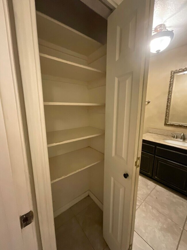 Building Photo - 2407 Arbor Cir