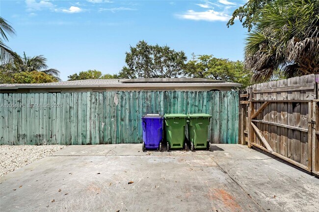Building Photo - 543 SW 61st Terrace