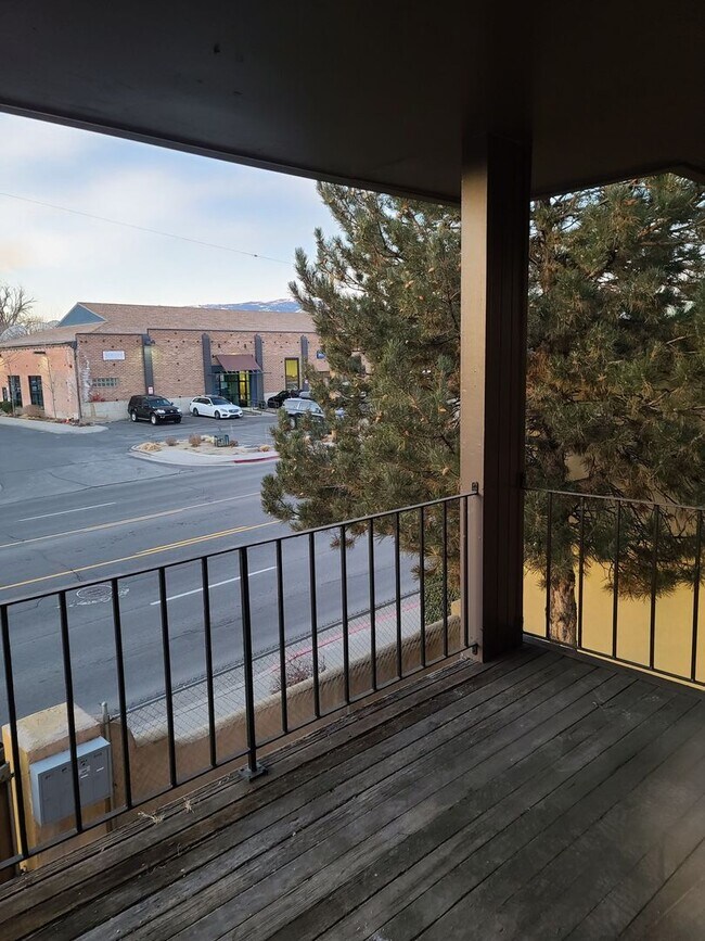 Primary Photo - 2 bedroom 1 bath upstairs unit.