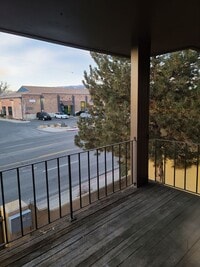 Building Photo - 2 bedroom 1 bath upstairs unit.