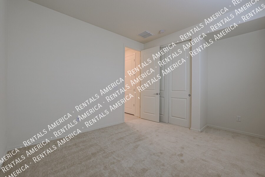 Building Photo - 10036 E Tiburon Ave