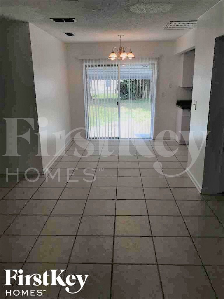 Building Photo - 844 Date Palm Dr