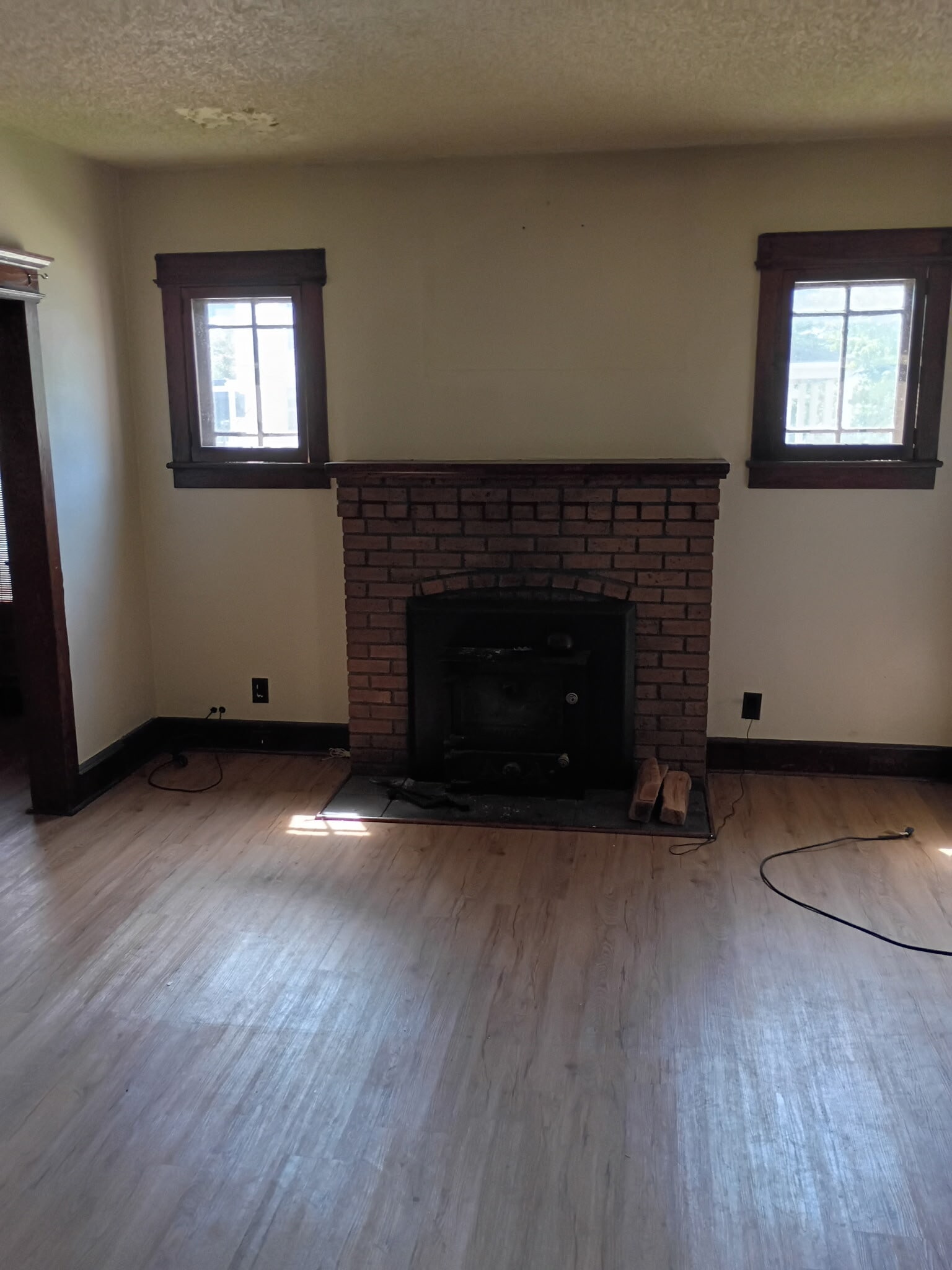 Building Photo - 144 Fern Ave