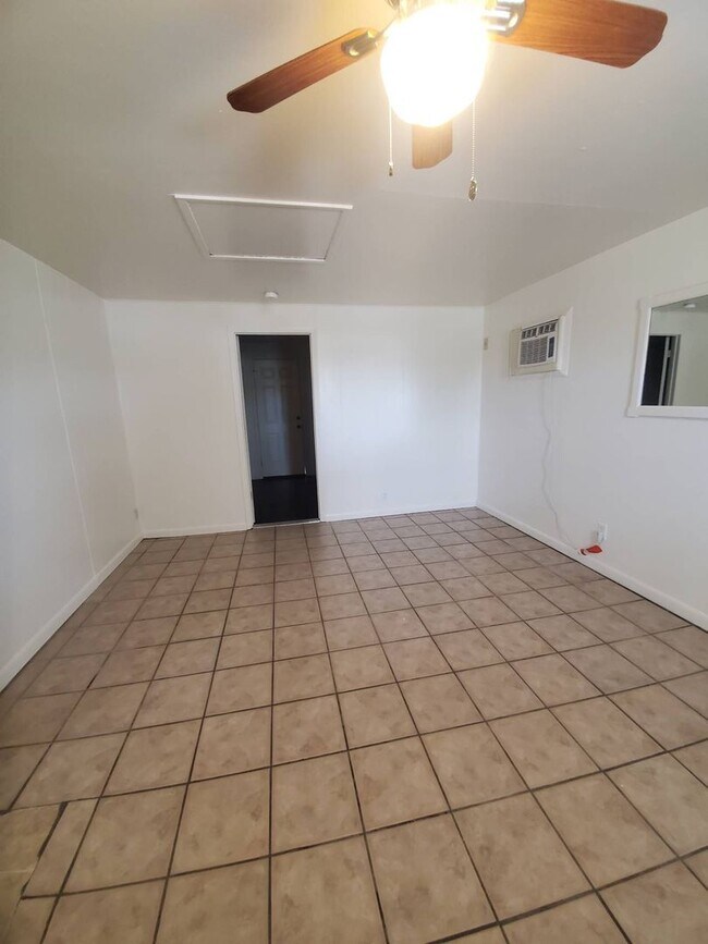 Building Photo - 3 Bedroom Home with Den