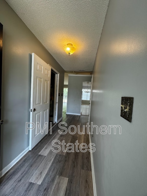 Building Photo - 100 Clear Lake Dr