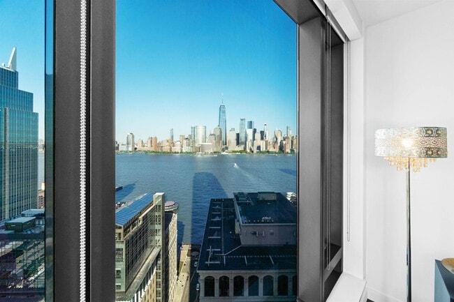 Building Photo - 99 Hudson St