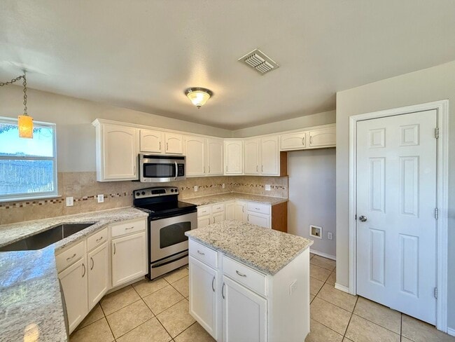 Building Photo - Stunning 4 Bedroom in Tyler! Available in ...