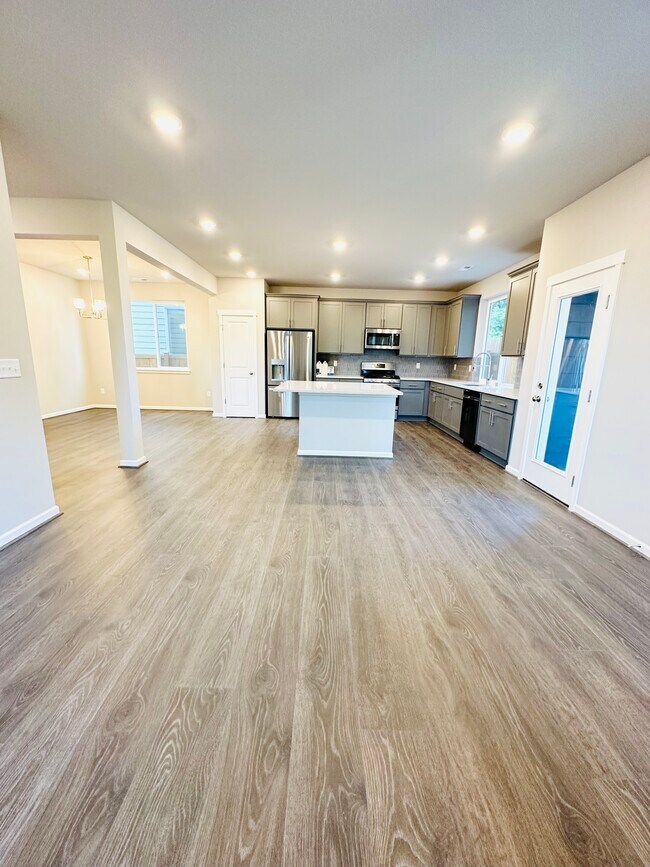 Building Photo - 3719 85th Ave NE