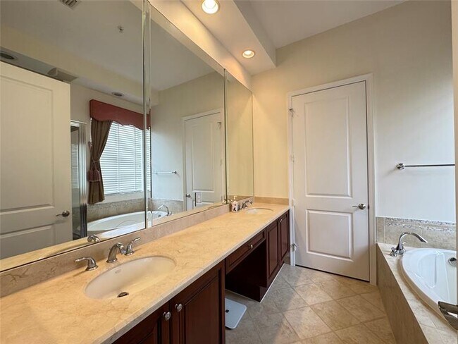 Building Photo - 3055 NW 126th Ave