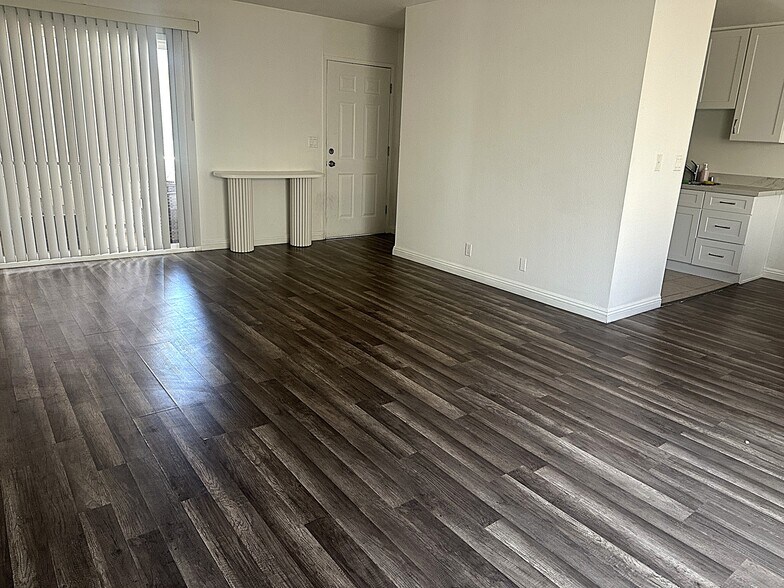 Building Photo - 12351 Oxnard St