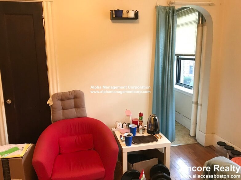 Building Photo - 349 Pleasant St