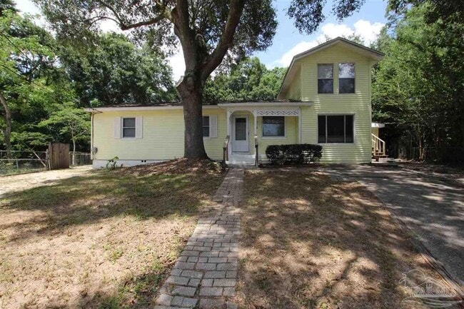 Primary Photo - 5 Edgewood Cir