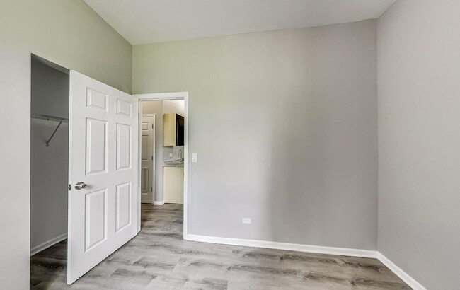 Building Photo - 3829 W Maypole Ave