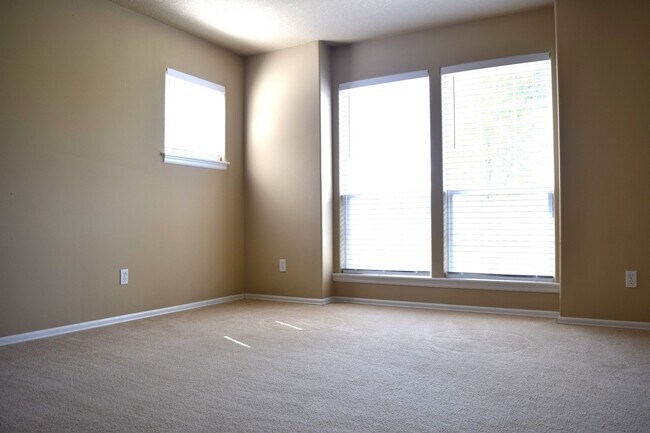 Building Photo - 3335 SE Midvale Dr