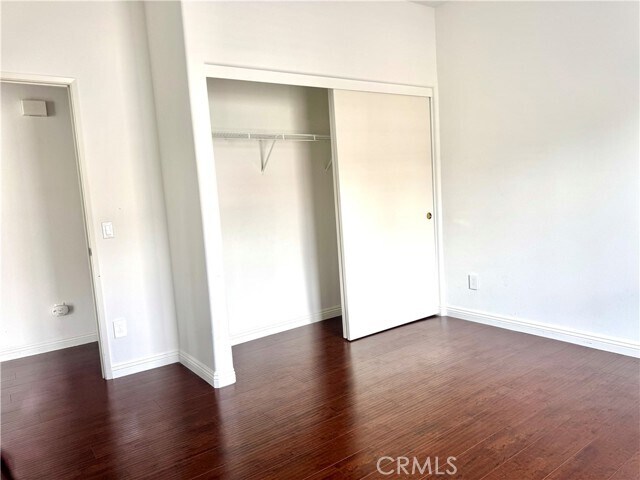 Building Photo - 32 Carnation