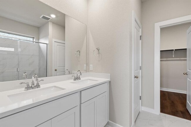 Building Photo - 244 Little Grn Trl