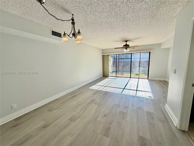 Building Photo - 4403 SW 70th Terrace