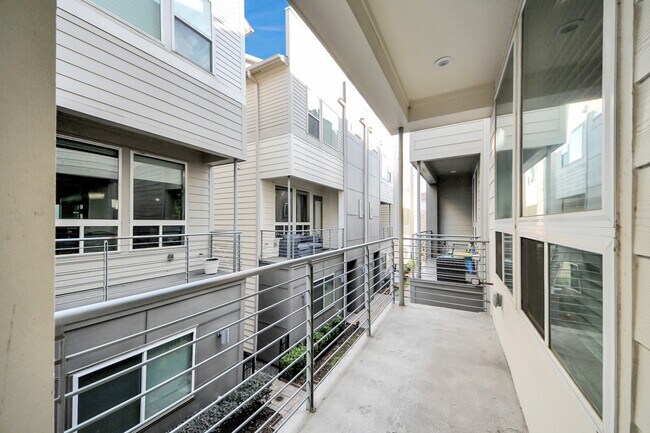 Building Photo - 325 Eado Park Cir