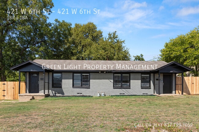 Primary Photo - 421 W 6th St