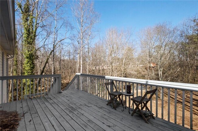 Building Photo - 675 Clearwater Pl