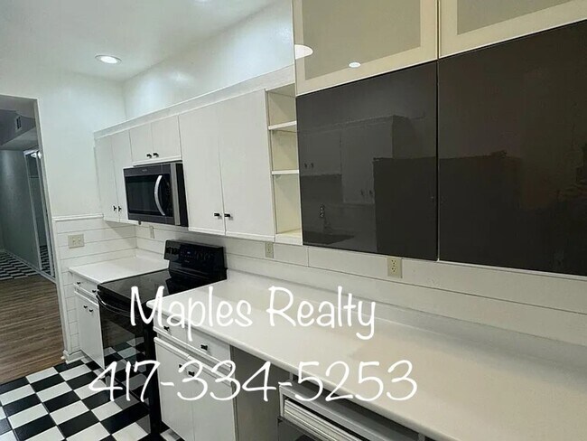 Building Photo - Two bed / Two bath condo in WOODLAND ESTAT...
