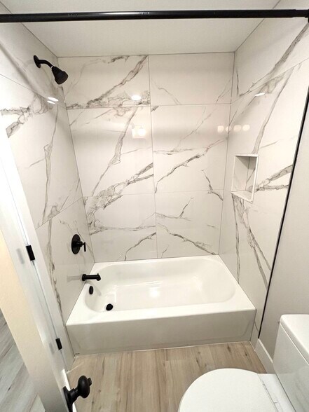 Stunning new tub, tile, and fixtures - 2026 Lombard Ave