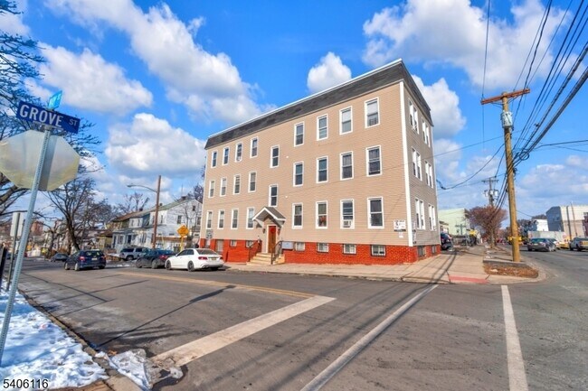 Building Photo - 3 May St