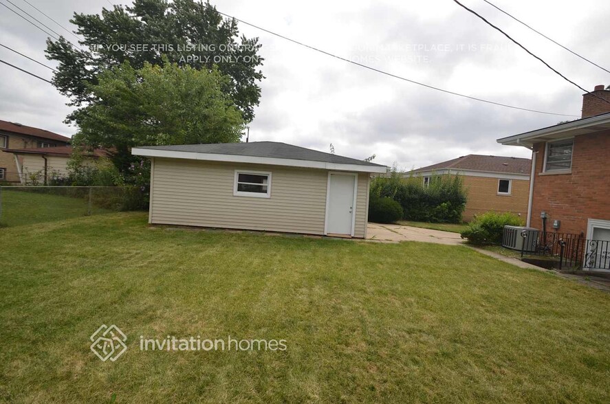 Building Photo - 4532 W 102nd St