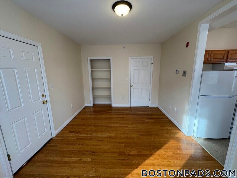 Building Photo - 4 Kingsley Terrace