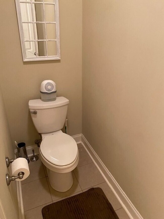 Building Photo - Amazing Furnished Town Home in Brunswick F...