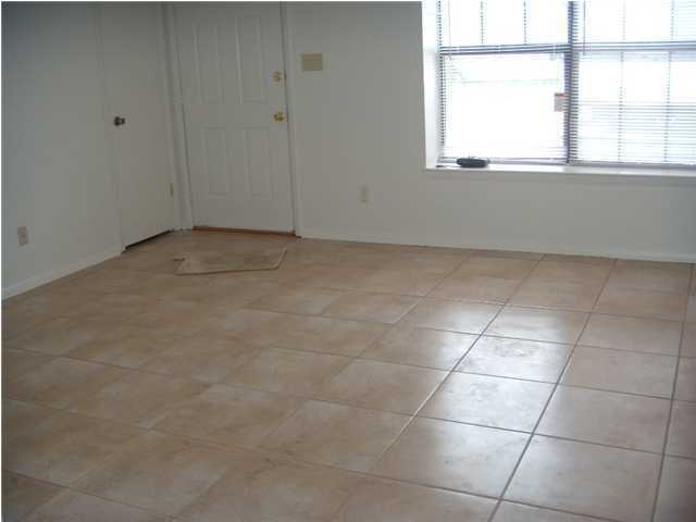 Building Photo - 475 Lake Ave