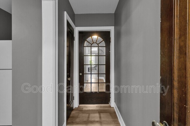 Building Photo - 328 Elmwood Ave