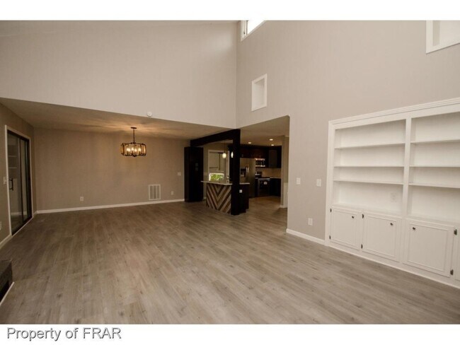 Building Photo - 1710 Chateau Cir