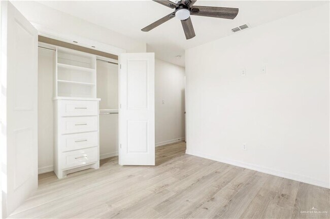 Building Photo - 2312 Corales St