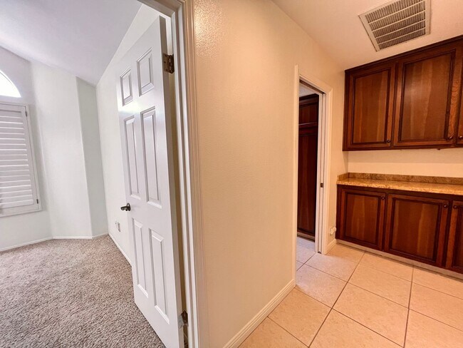 Building Photo - SOUTHWEST BAKERSFIELD