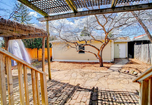 Building Photo - Perfect 5BR Home in Uptown!