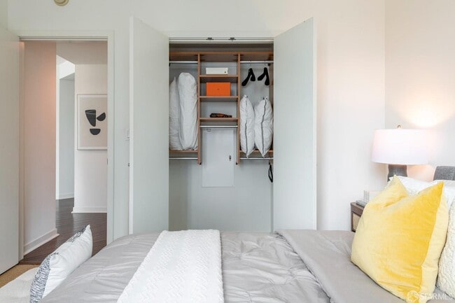 Building Photo - 301 Main St