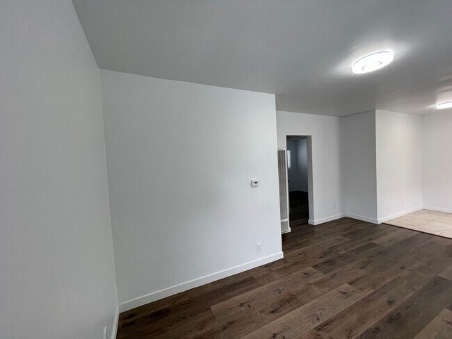 Building Photo - 4962 S Centinela Ave