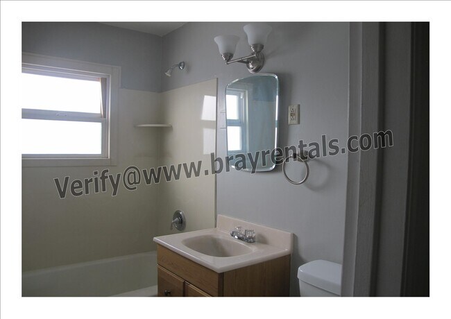 Building Photo - 1355 Mesa Ave