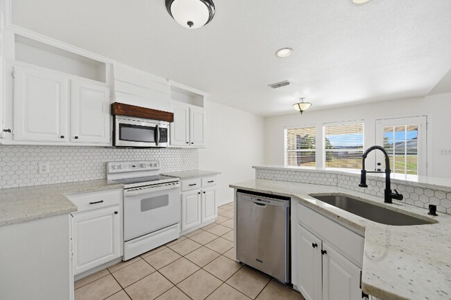 Building Photo - 1303 Cochise Trail