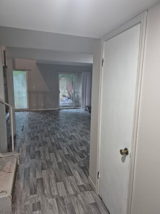 Building Photo - 5110 S Delaware Pl