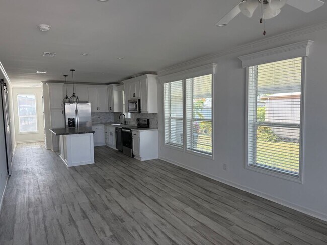 Building Photo - 485 Sandalwood Ln