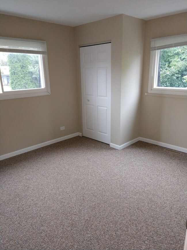 2nd Bedroom - 992 N Fairfield Rd